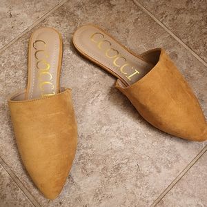 Like new golden flats